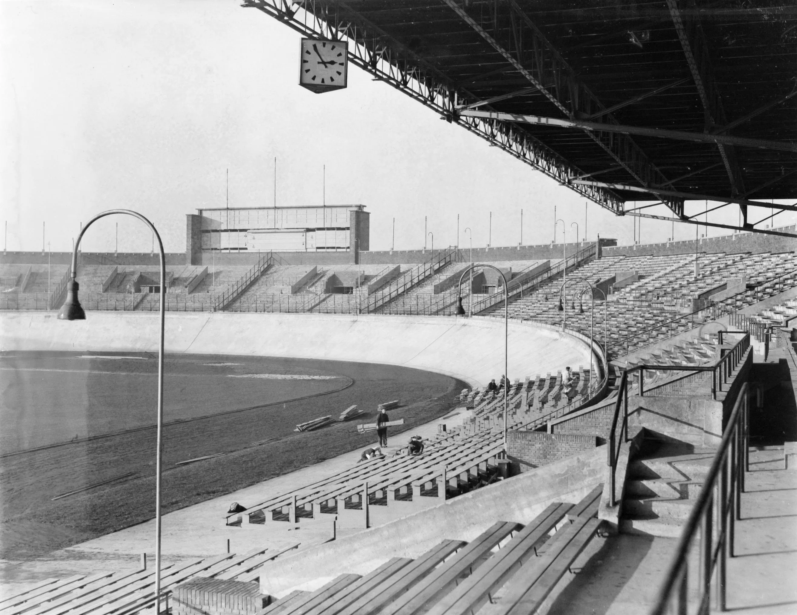 De tribune van het Olympisch Stadion, 1932.